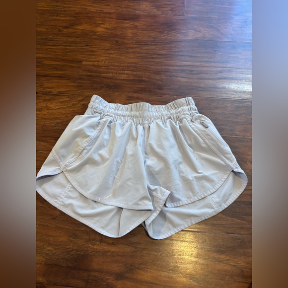 Lululemon Tracker Short V *4" In Serene Blue Size 6 - Picture 3 of 6